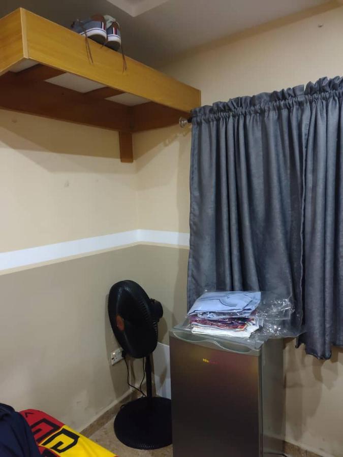 The Edgewood Manor, Entire Service Apartment With 24 Hours Power 아쿠레 외부 사진